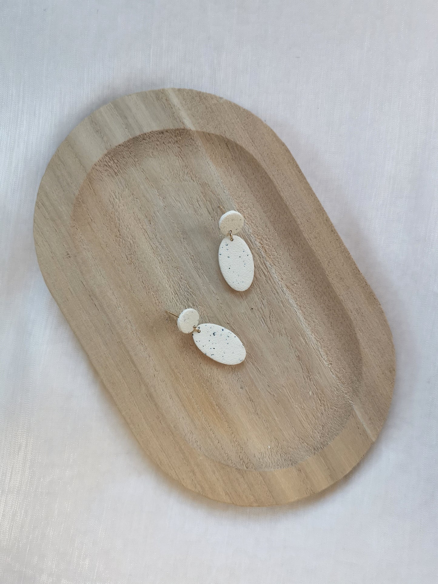 Creamy Speckles Oval
