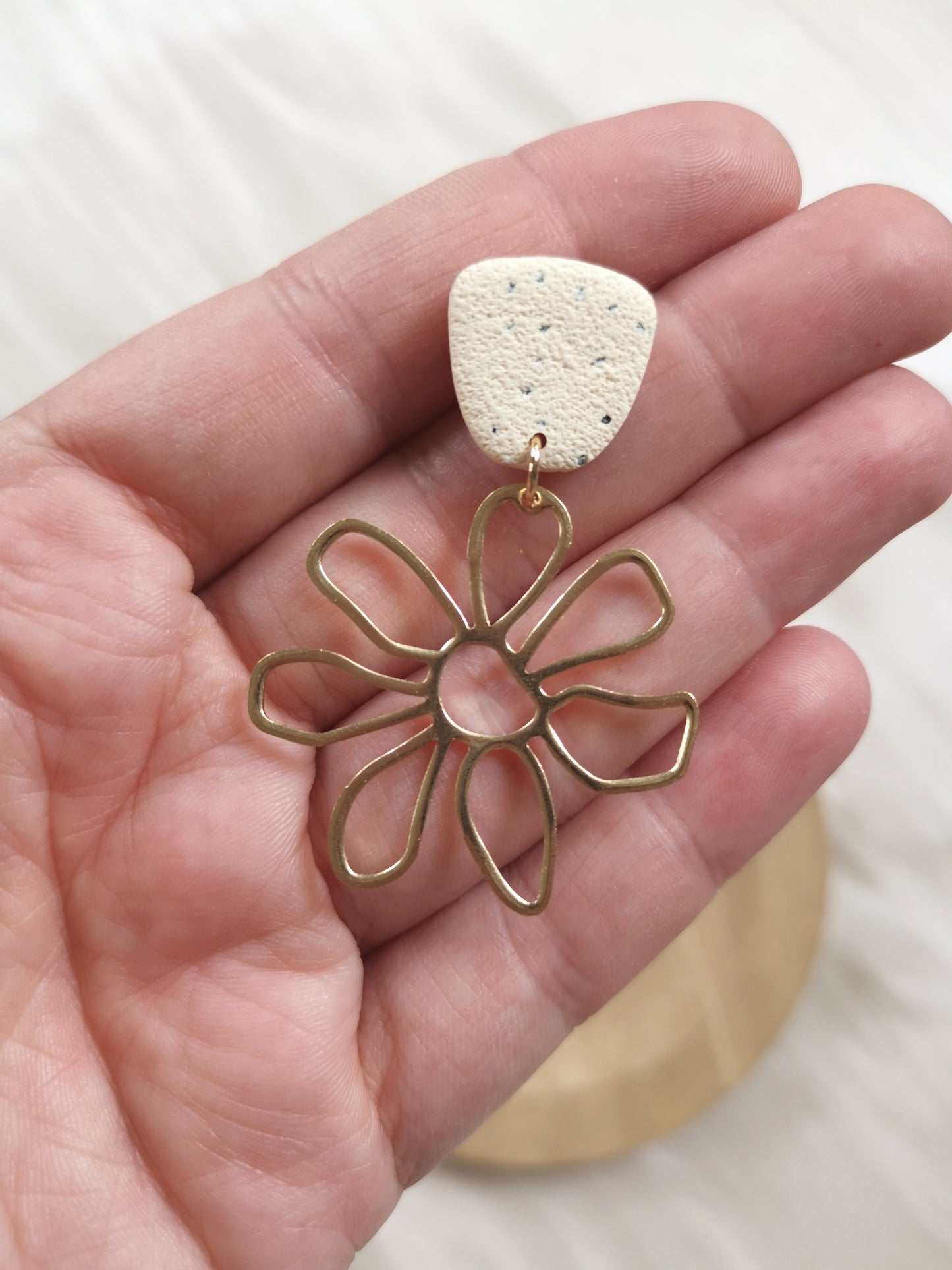 Creamy Speckles Flowers