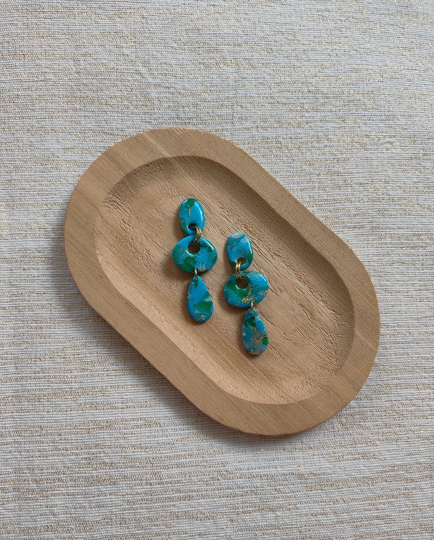 Echoes of Earth Organic Dangles