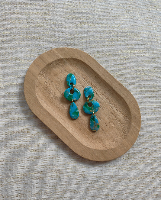 Echoes of Earth Organic Dangles